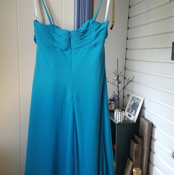 Formal dress - Picture 2 of 3